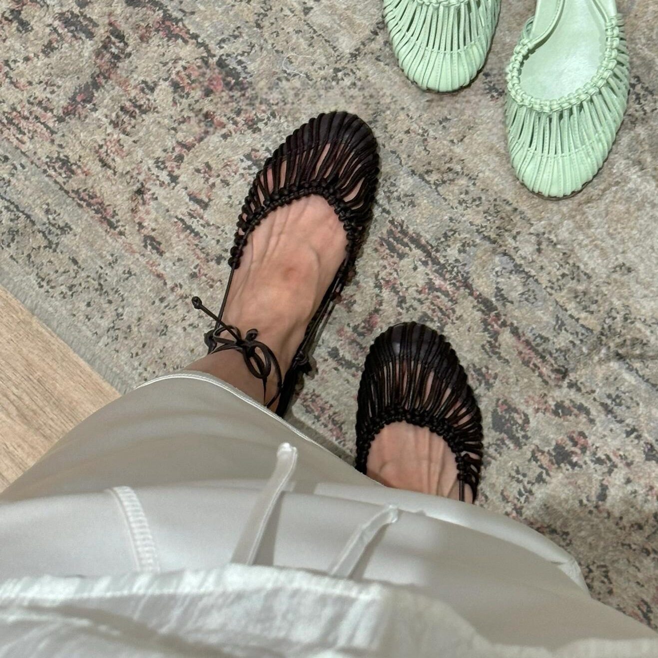 Sheepskin version hand-woven retro bag-toe sandals for women's summer flat-sole leg straps to show white genuine leather shoes